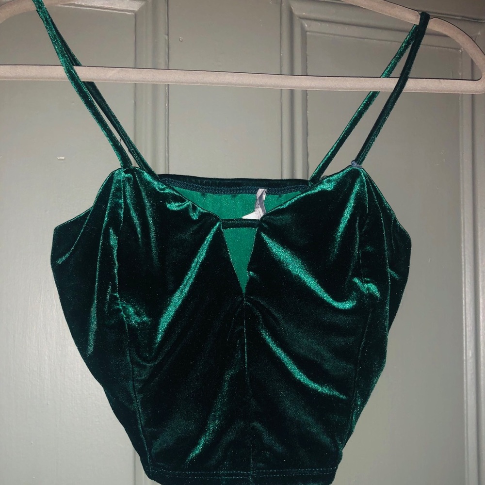 Emerald green velvet crop top🌿